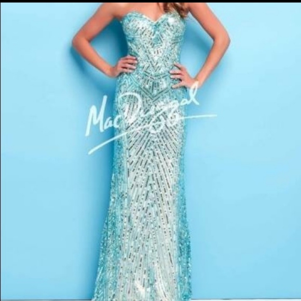 Aqua blue sparkly gown 👗